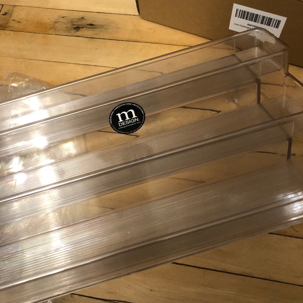 Adjustable spice holder